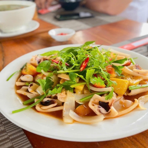 Bữa cơm gia đình Việt