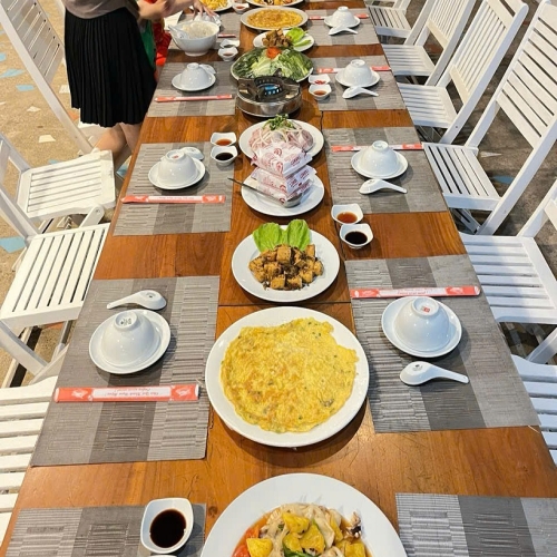 Bữa cơm gia đình Việt